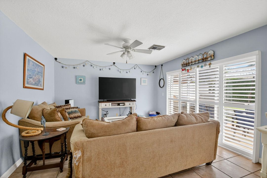 待售: $560,000 (4 贝兹, 2 浴室, 2353 平方英尺)