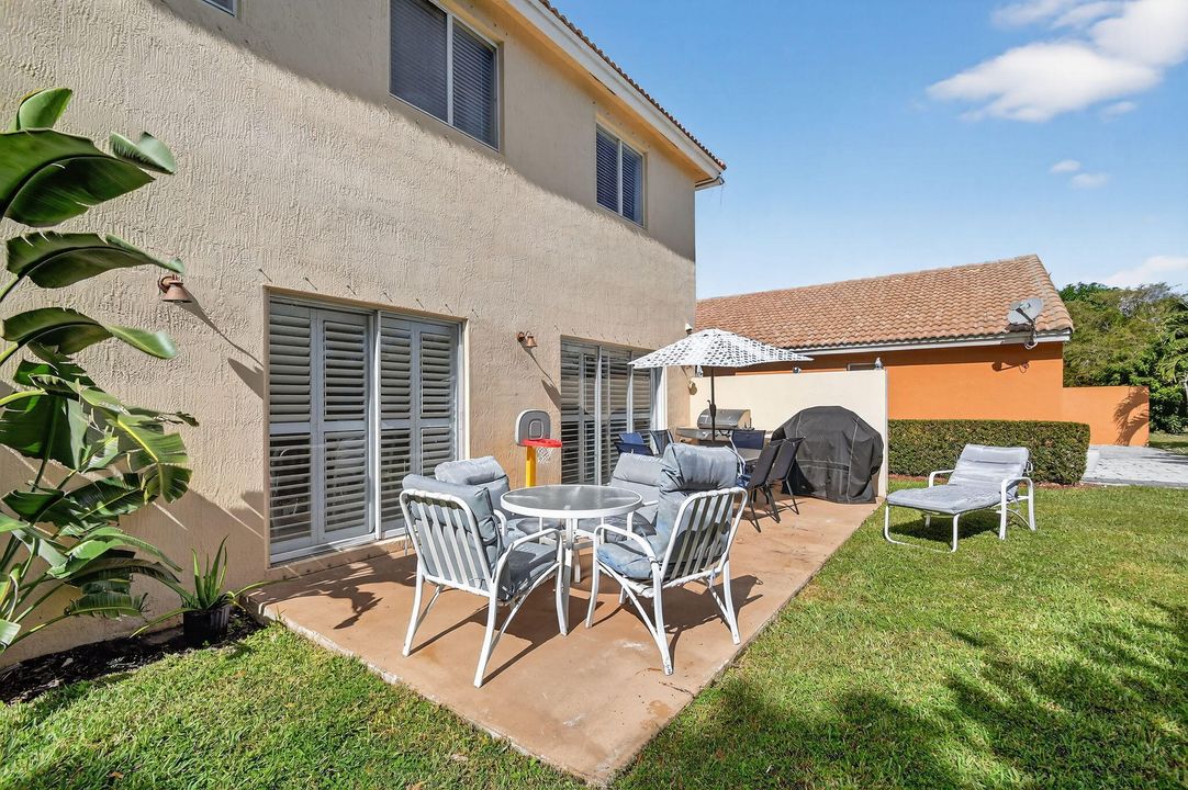 待售: $560,000 (4 贝兹, 2 浴室, 2353 平方英尺)