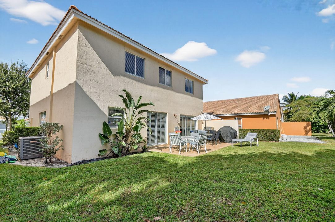 待售: $560,000 (4 贝兹, 2 浴室, 2353 平方英尺)