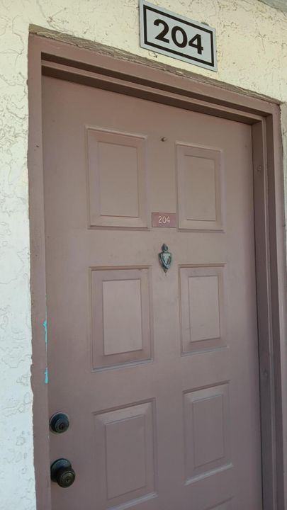 For Rent: $2,000 (2 beds, 2 baths, 1040 Square Feet)