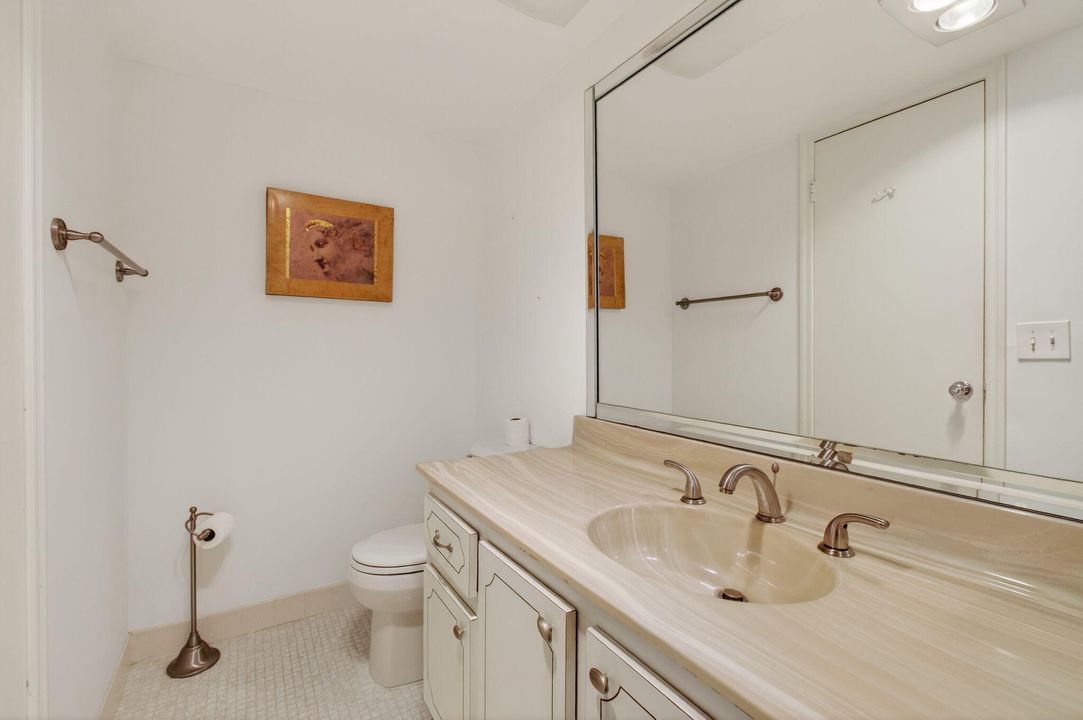 待售: $360,000 (1 贝兹, 1 浴室, 981 平方英尺)