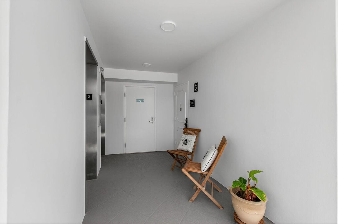 待售: $360,000 (1 贝兹, 1 浴室, 981 平方英尺)