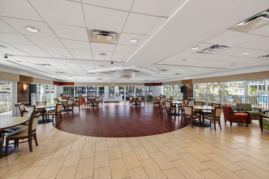 待售: $360,000 (1 贝兹, 1 浴室, 981 平方英尺)