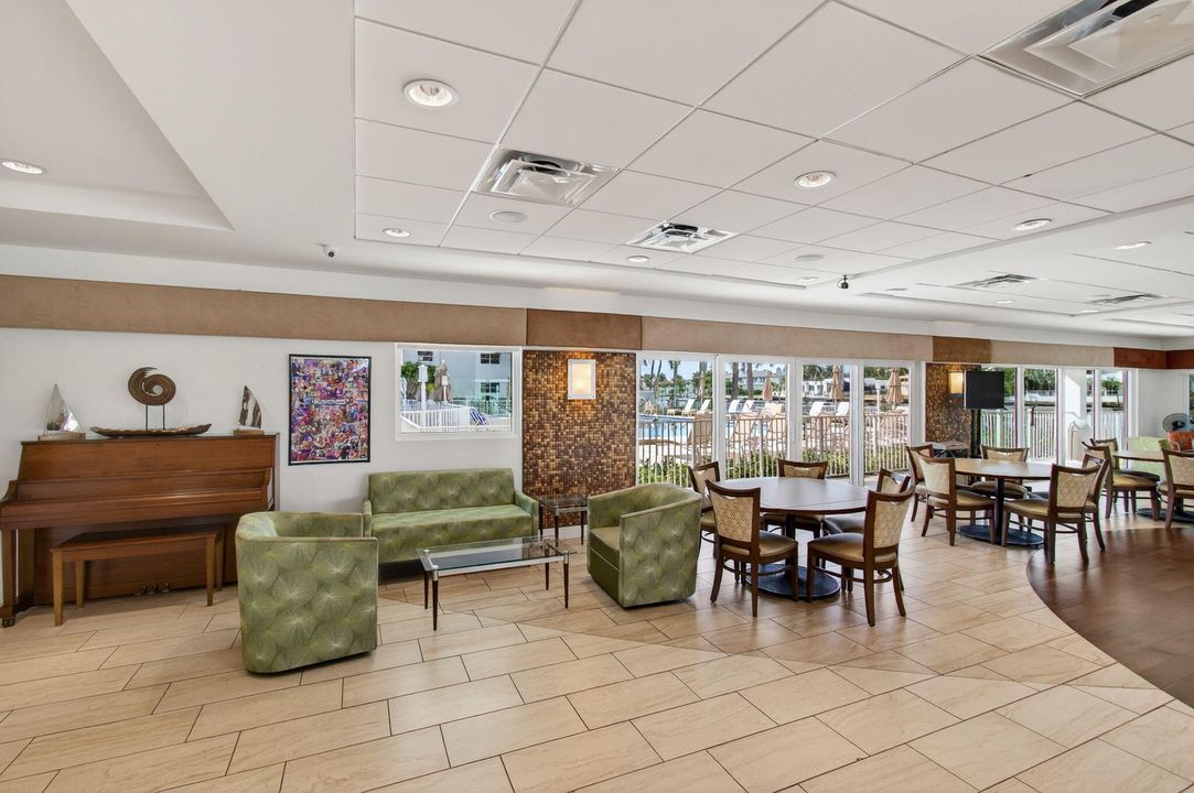 待售: $360,000 (1 贝兹, 1 浴室, 981 平方英尺)