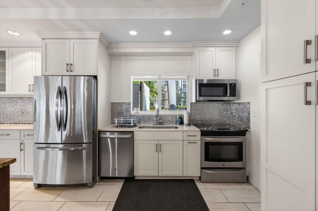 待售: $360,000 (1 贝兹, 1 浴室, 981 平方英尺)