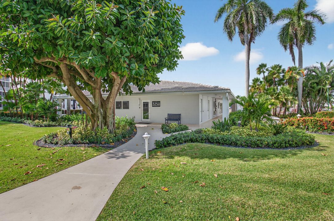 待售: $360,000 (1 贝兹, 1 浴室, 981 平方英尺)