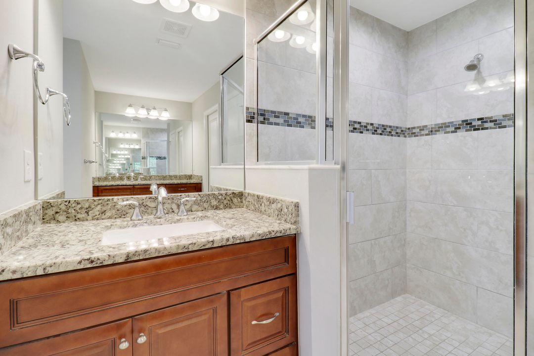 合同活跃: $2,995 (4 贝兹, 2 浴室, 1875 平方英尺)