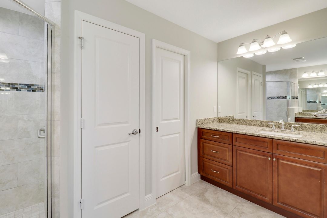 合同活跃: $2,995 (4 贝兹, 2 浴室, 1875 平方英尺)