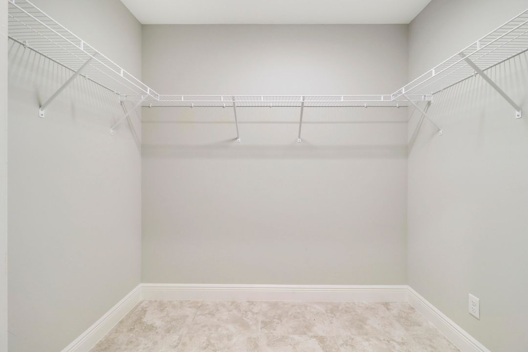 合同活跃: $2,995 (4 贝兹, 2 浴室, 1875 平方英尺)