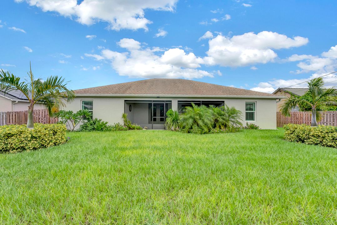 合同活跃: $2,995 (4 贝兹, 2 浴室, 1875 平方英尺)