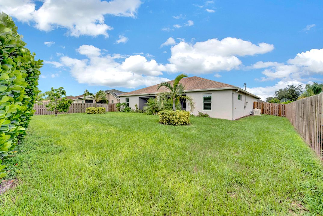 合同活跃: $2,995 (4 贝兹, 2 浴室, 1875 平方英尺)