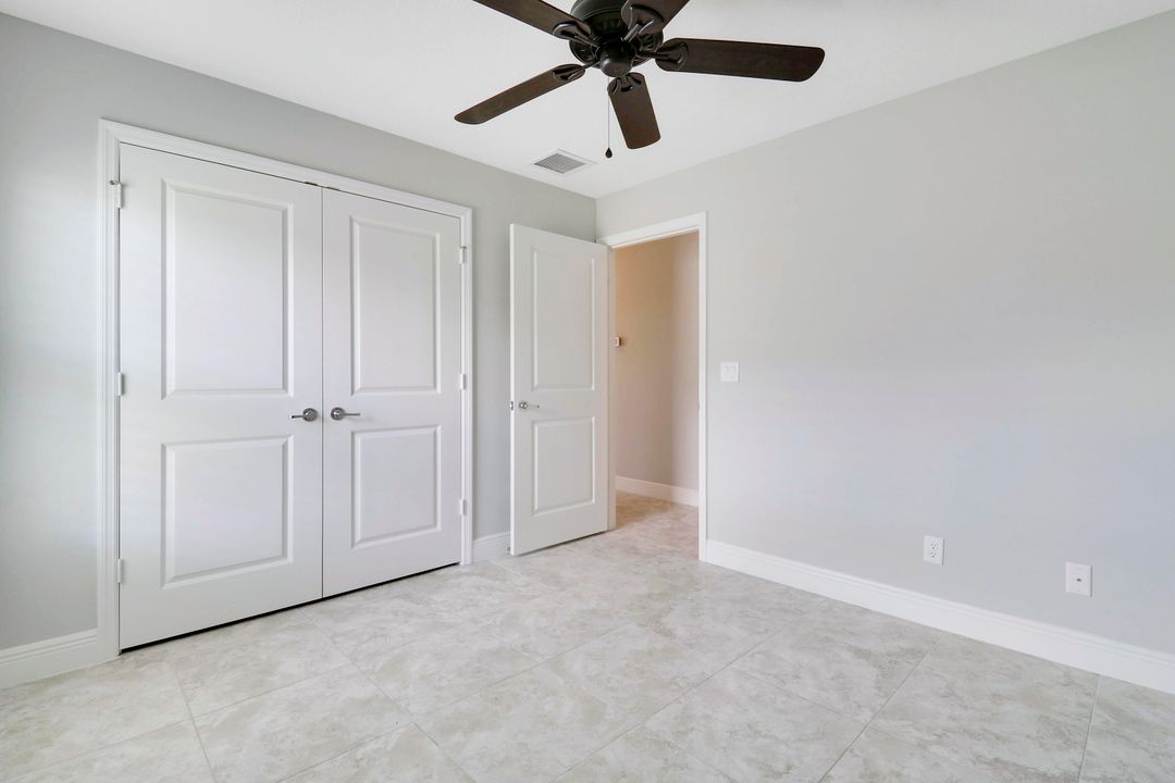 合同活跃: $2,995 (4 贝兹, 2 浴室, 1875 平方英尺)