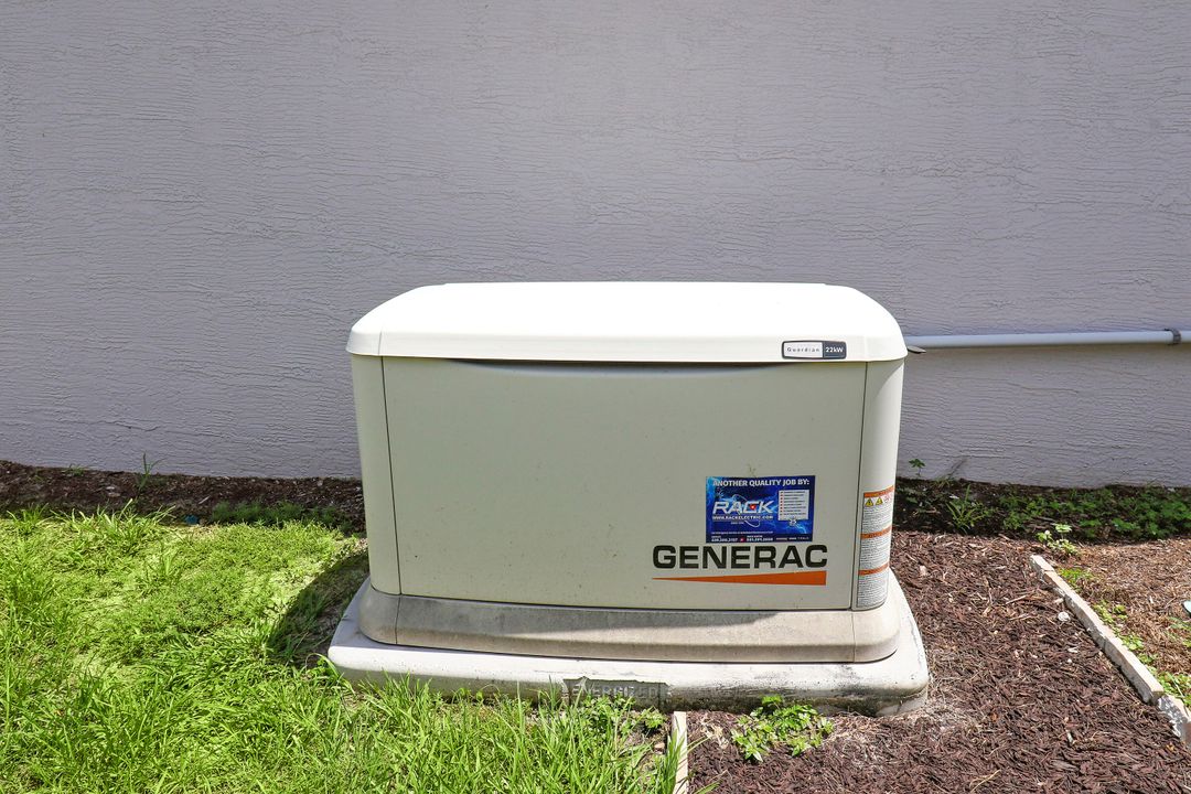 合同活跃: $2,995 (4 贝兹, 2 浴室, 1875 平方英尺)