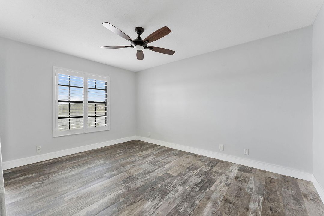 合同活跃: $380,000 (2 贝兹, 2 浴室, 935 平方英尺)