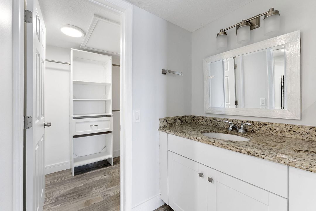 合同活跃: $380,000 (2 贝兹, 2 浴室, 935 平方英尺)