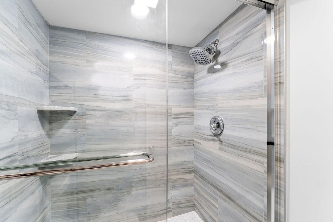 合同活跃: $380,000 (2 贝兹, 2 浴室, 935 平方英尺)