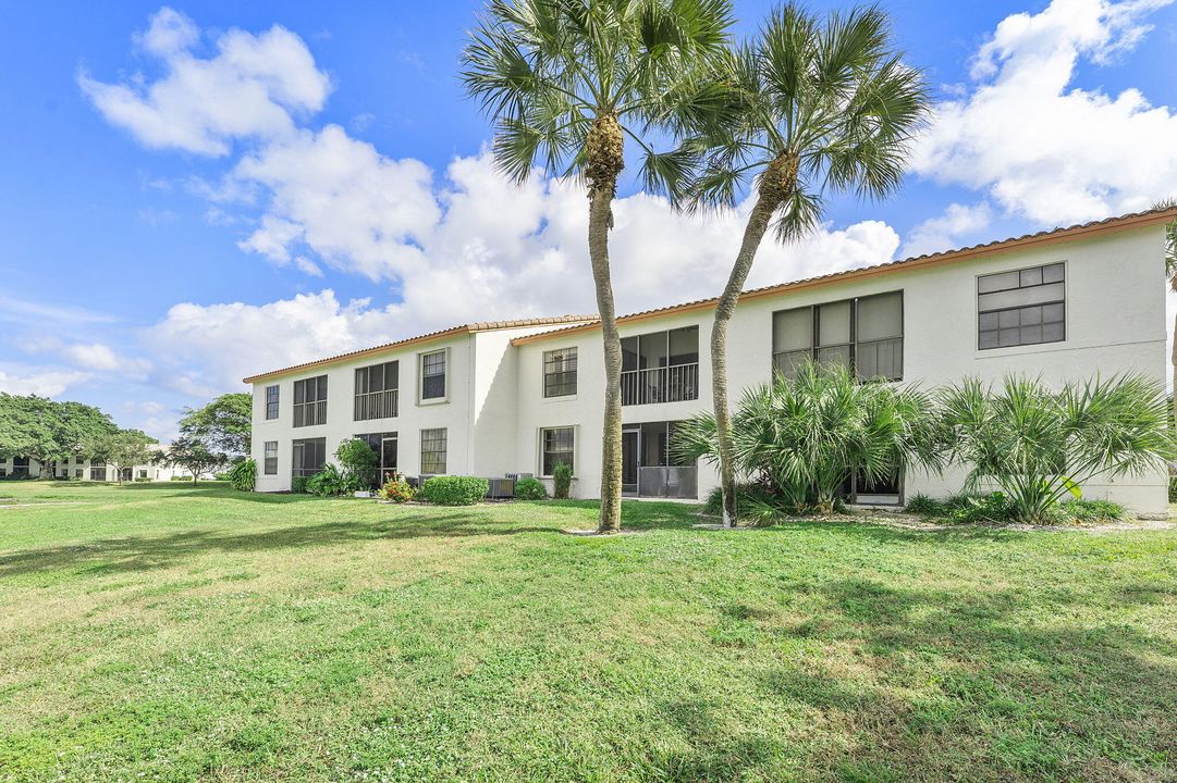 合同活跃: $380,000 (2 贝兹, 2 浴室, 935 平方英尺)