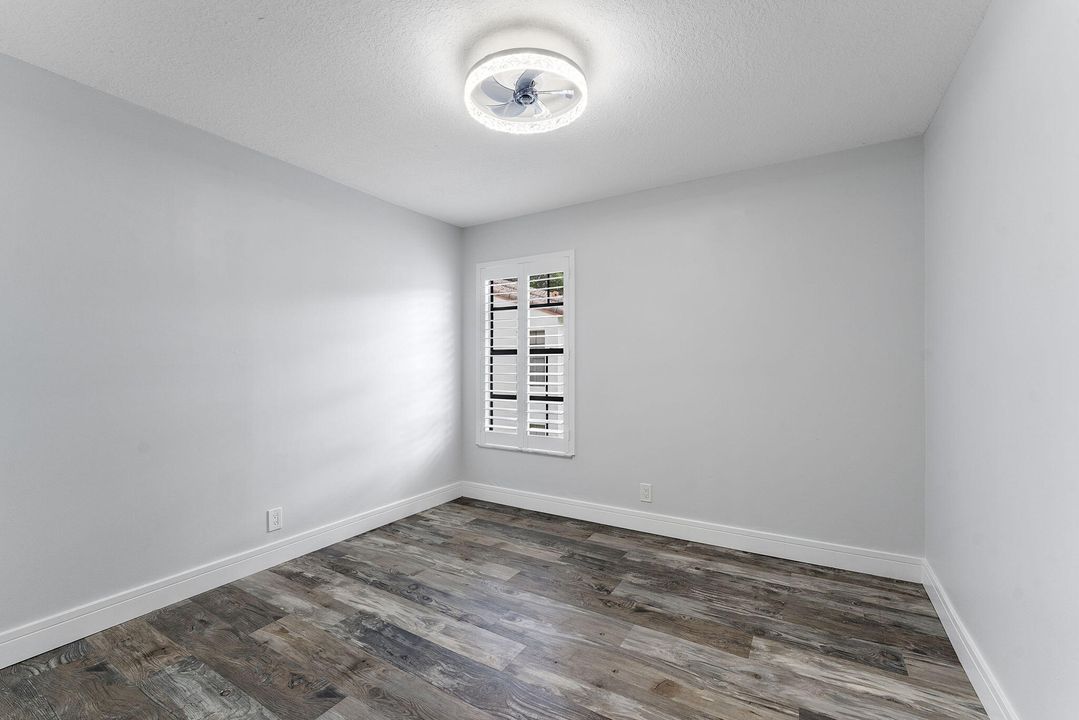 合同活跃: $380,000 (2 贝兹, 2 浴室, 935 平方英尺)