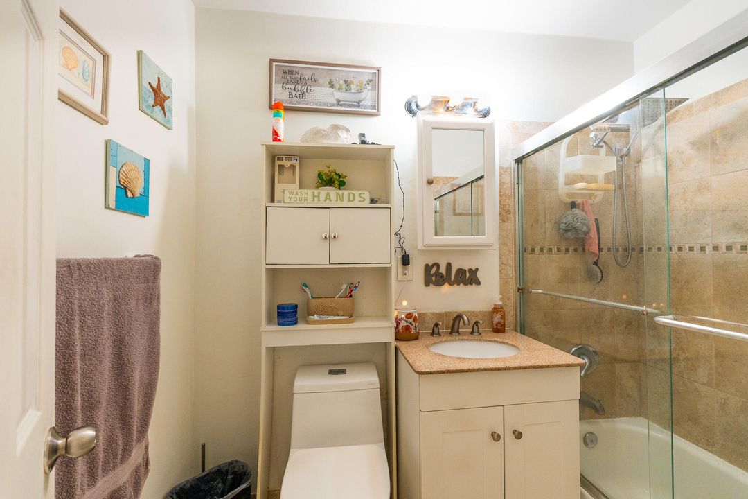 На продажу: $400,000 (2 спален, 1 ванн, 732 Квадратных фут)