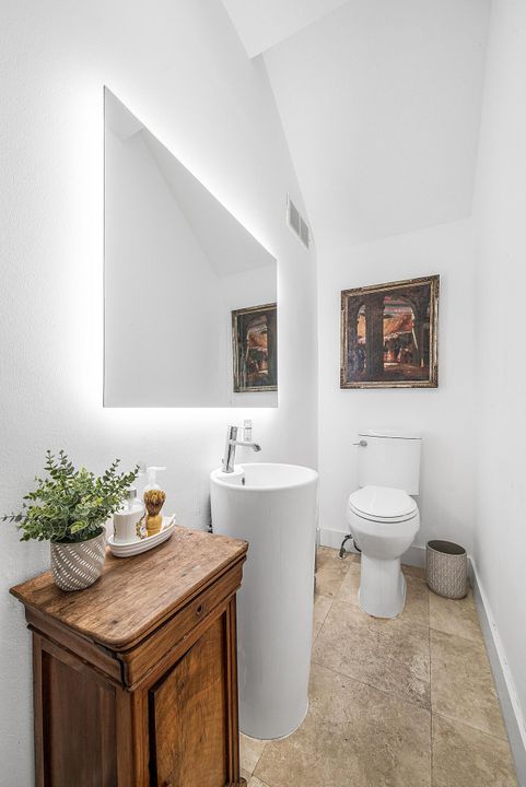 For Sale: $3,750,000 (5 beds, 4 baths, 3702 Square Feet)