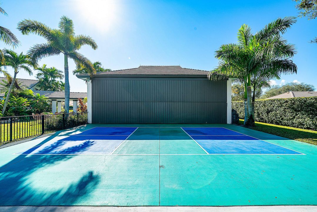 For Sale: $3,750,000 (5 beds, 4 baths, 3702 Square Feet)