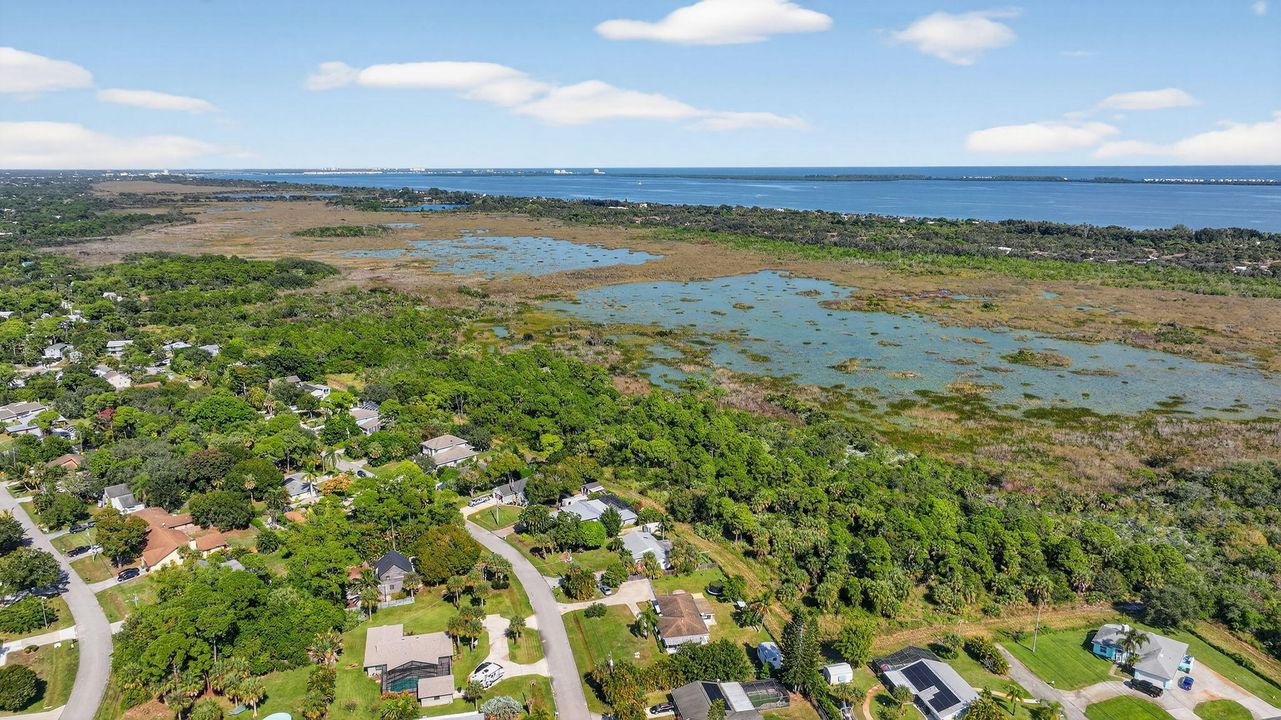 For Sale: $270,000 (2 beds, 2 baths, 980 Square Feet)