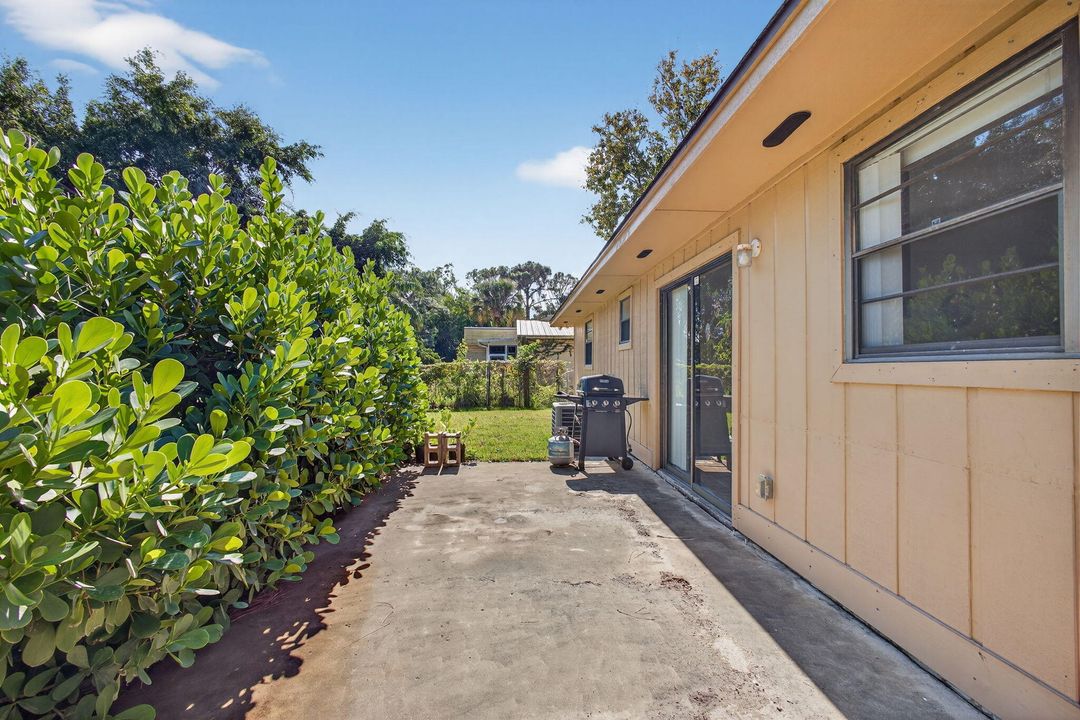 For Sale: $270,000 (2 beds, 2 baths, 980 Square Feet)