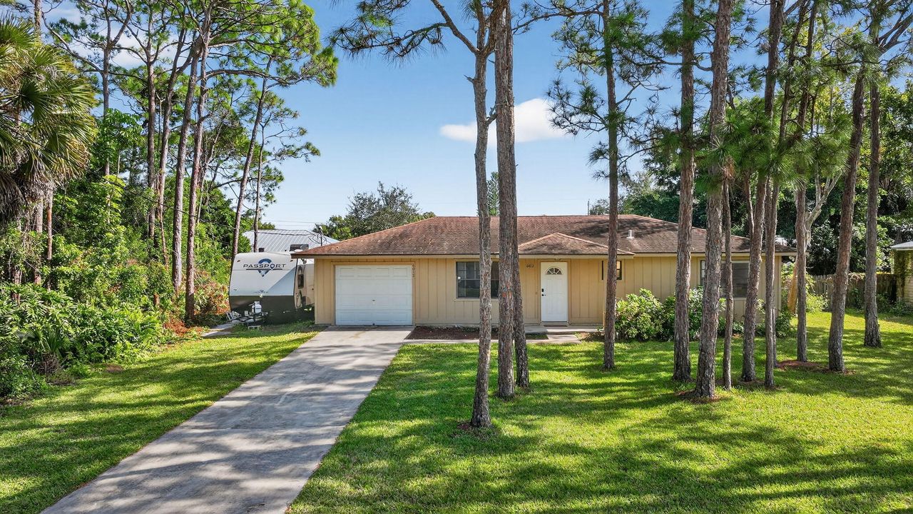 For Sale: $270,000 (2 beds, 2 baths, 980 Square Feet)