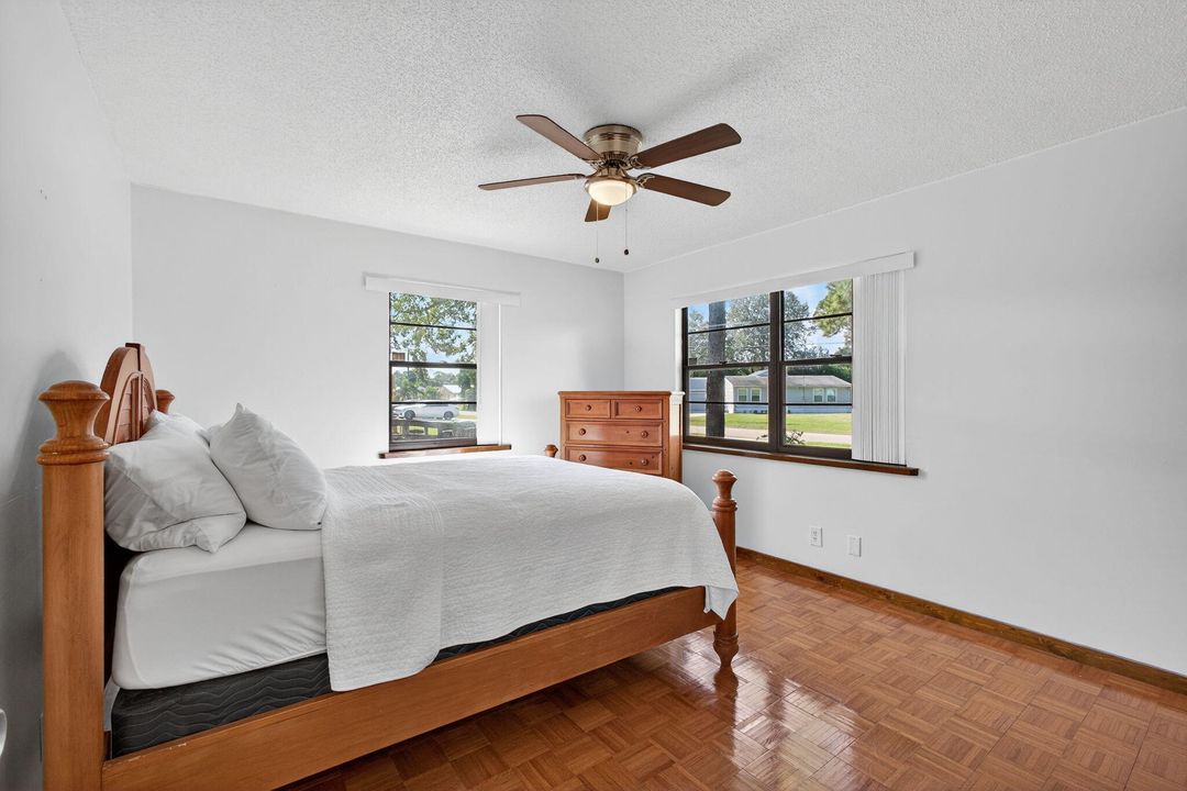 For Sale: $270,000 (2 beds, 2 baths, 980 Square Feet)