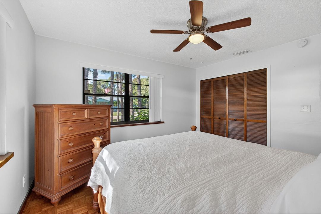 For Sale: $270,000 (2 beds, 2 baths, 980 Square Feet)