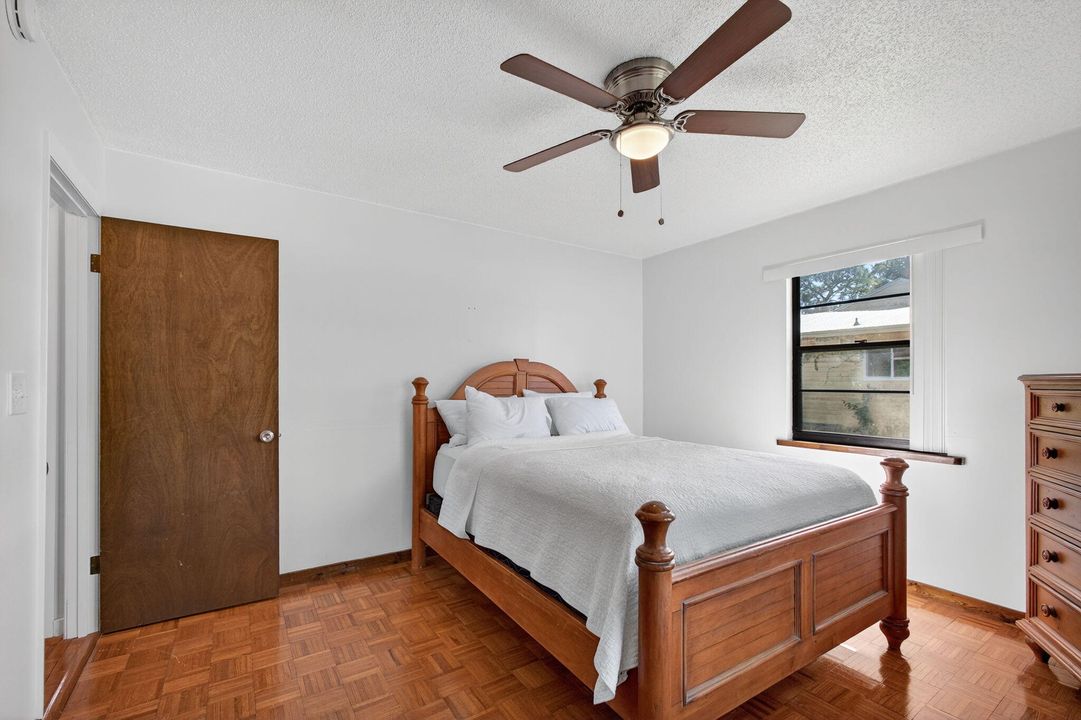 For Sale: $270,000 (2 beds, 2 baths, 980 Square Feet)