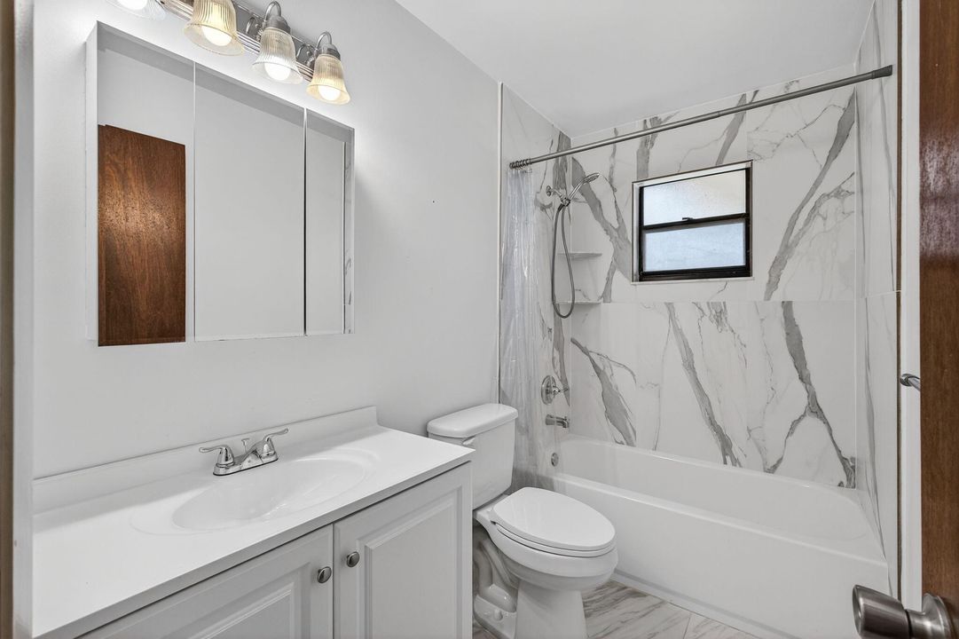 For Sale: $270,000 (2 beds, 2 baths, 980 Square Feet)