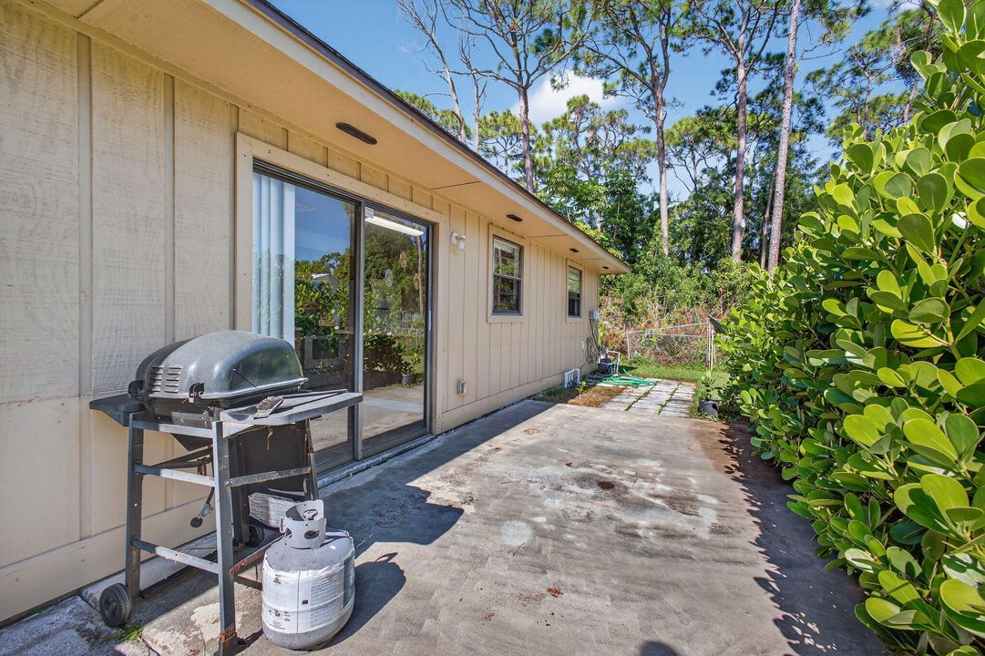 For Sale: $270,000 (2 beds, 2 baths, 980 Square Feet)