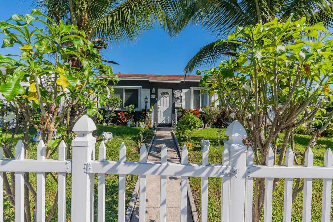 На продажу: $400,000 (2 спален, 1 ванн, 732 Квадратных фут)