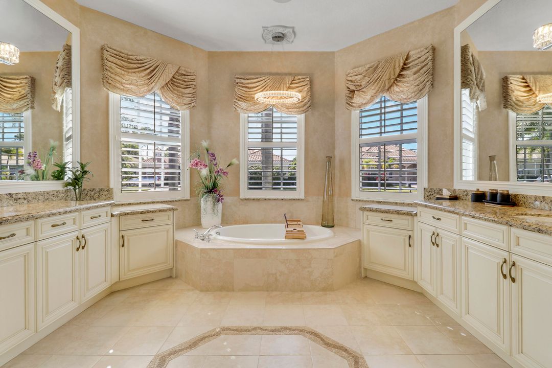 For Sale: $1,100,000 (4 beds, 4 baths, 3882 Square Feet)