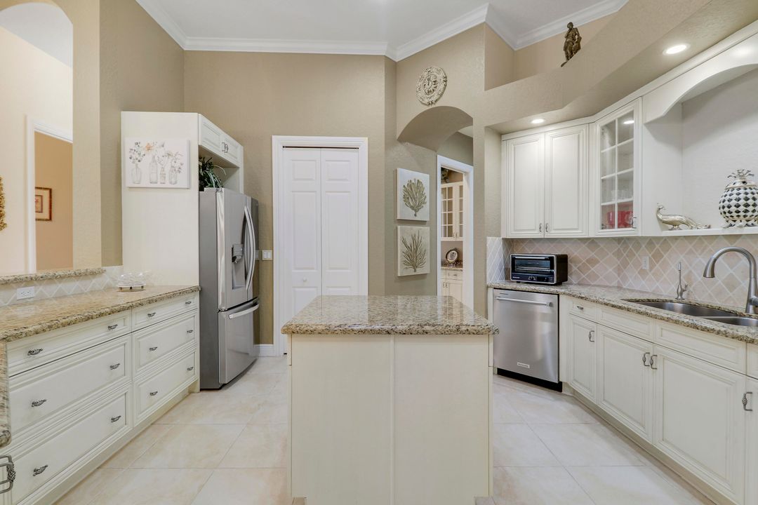 For Sale: $1,100,000 (4 beds, 4 baths, 3882 Square Feet)