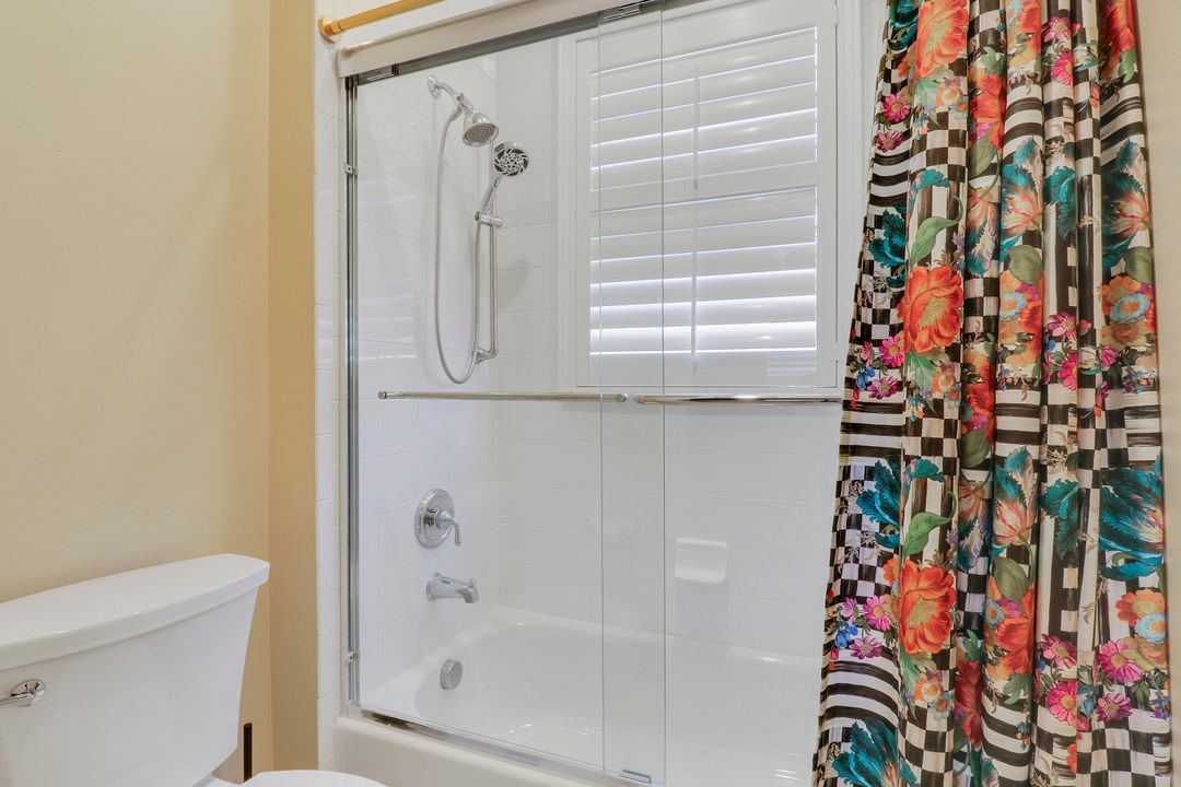 For Sale: $1,100,000 (4 beds, 4 baths, 3882 Square Feet)