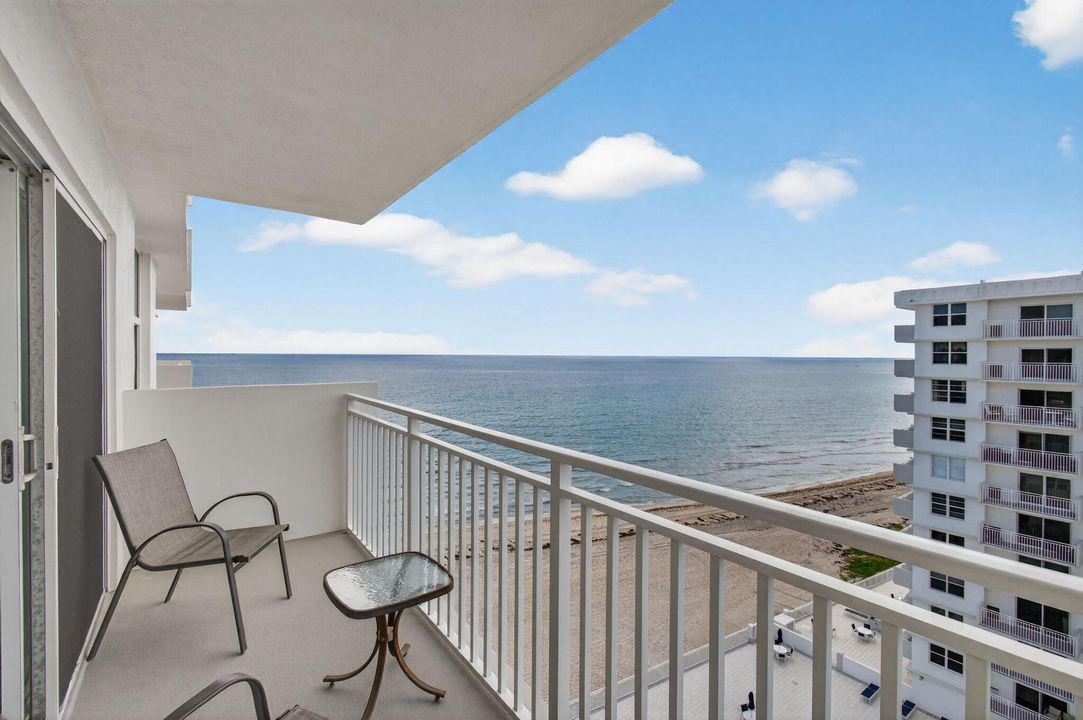 For Sale: $699,000 (2 beds, 2 baths, 1100 Square Feet)