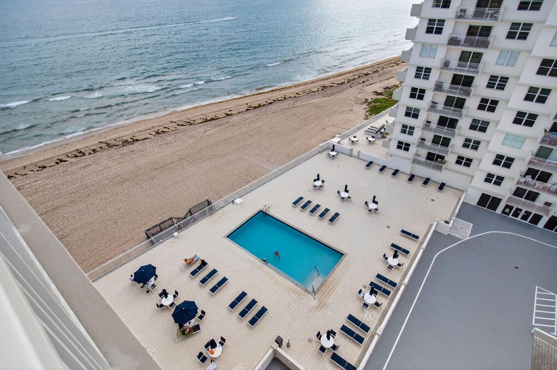 For Sale: $699,000 (2 beds, 2 baths, 1100 Square Feet)