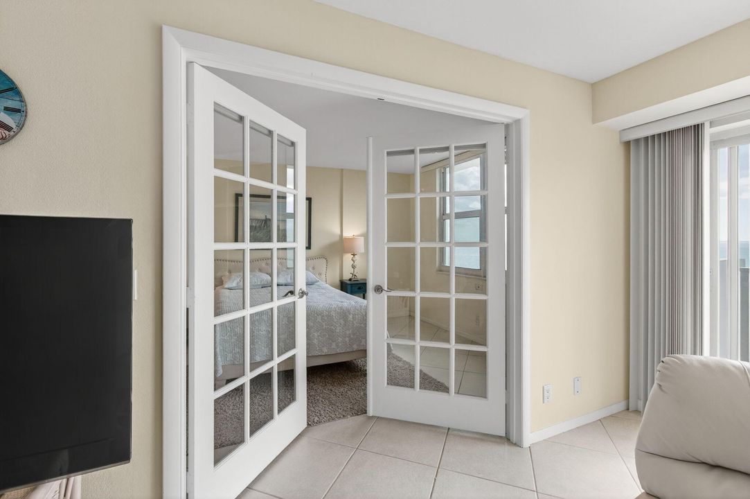 For Sale: $699,000 (2 beds, 2 baths, 1100 Square Feet)