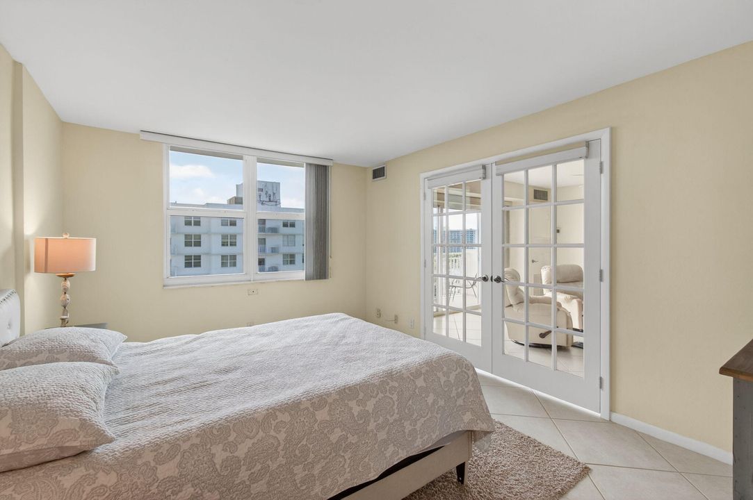 For Sale: $699,000 (2 beds, 2 baths, 1100 Square Feet)