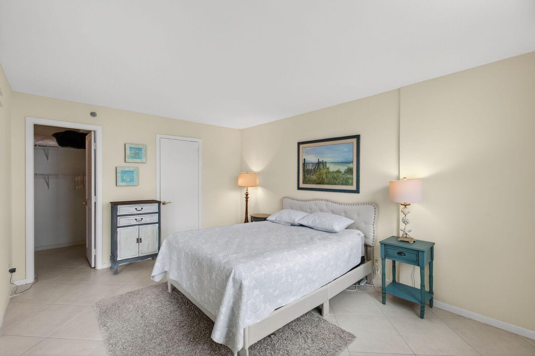 For Sale: $699,000 (2 beds, 2 baths, 1100 Square Feet)