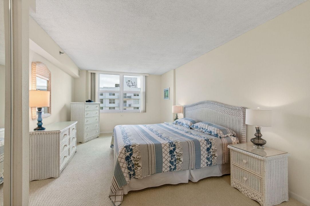 For Sale: $699,000 (2 beds, 2 baths, 1100 Square Feet)