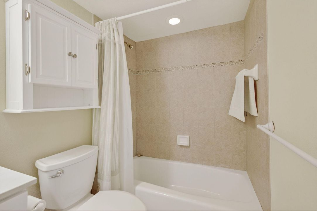 For Sale: $699,000 (2 beds, 2 baths, 1100 Square Feet)