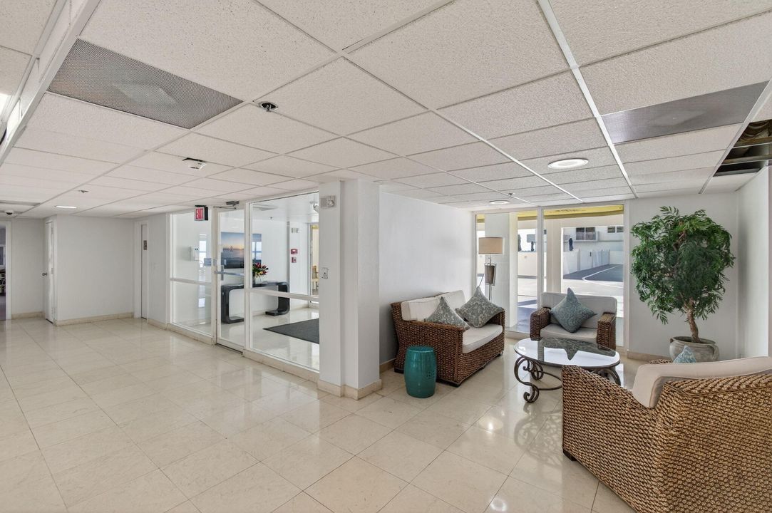 For Sale: $699,000 (2 beds, 2 baths, 1100 Square Feet)