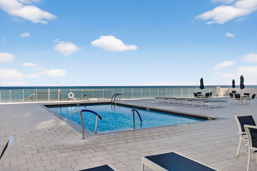 For Sale: $699,000 (2 beds, 2 baths, 1100 Square Feet)