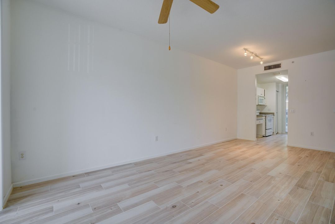 Под контрактом: $1,900 (1 спален, 1 ванн, 596 Квадратных фут)