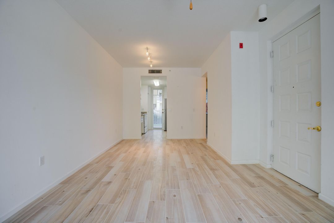 Под контрактом: $1,900 (1 спален, 1 ванн, 596 Квадратных фут)