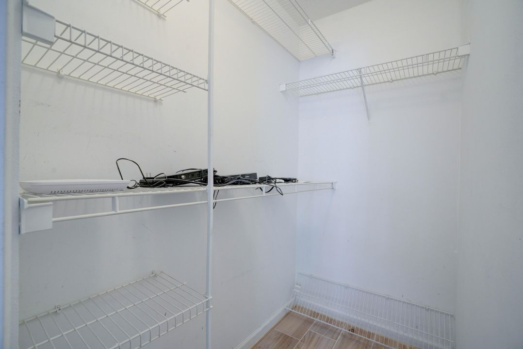 Под контрактом: $1,900 (1 спален, 1 ванн, 596 Квадратных фут)