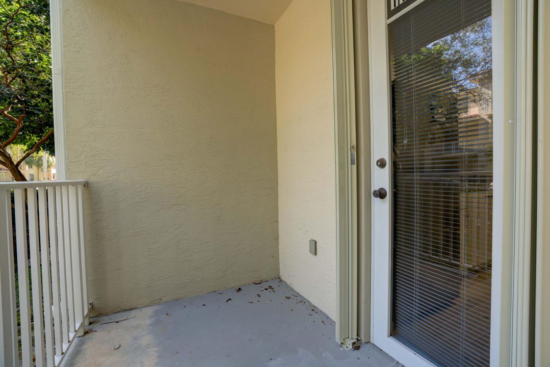 Под контрактом: $1,900 (1 спален, 1 ванн, 596 Квадратных фут)